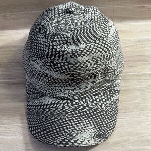 Lululemon Gray White Print Adjustable Performance Running Hat — One Size